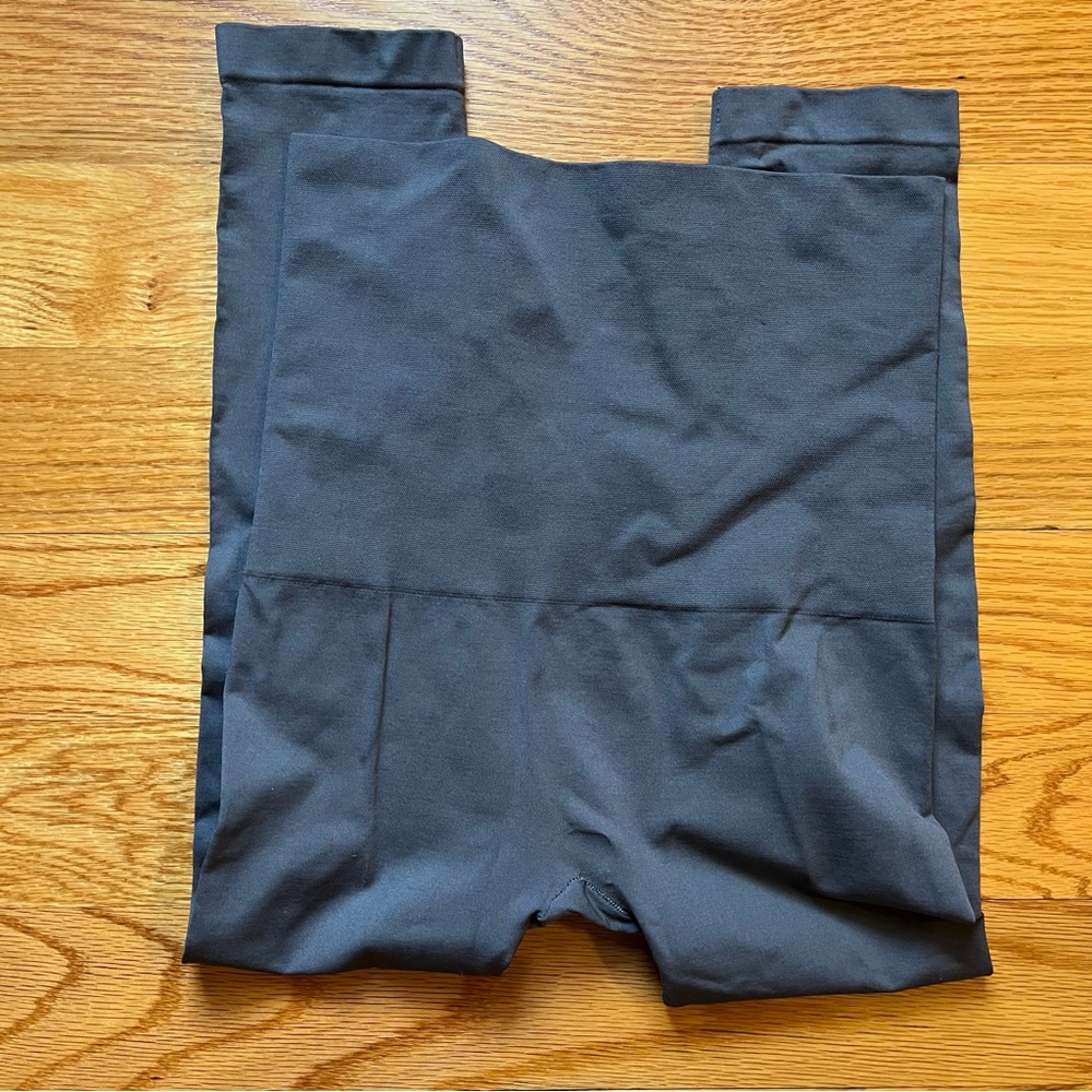 Belly Bandit gray maternity leggings size small